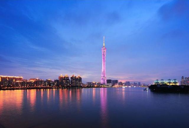 画卷中的广东风情——折扇轻摇舞台梦